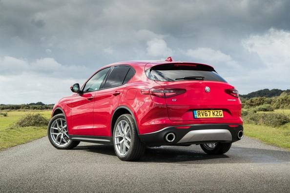 Перше покоління компактного кросовера Alfa Romeo Stelvio Фото 6