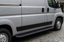 Fiat Ducato 2006-2025 рр. Бокові пороги Tayga Black (2 шт., алюміній) фото 1