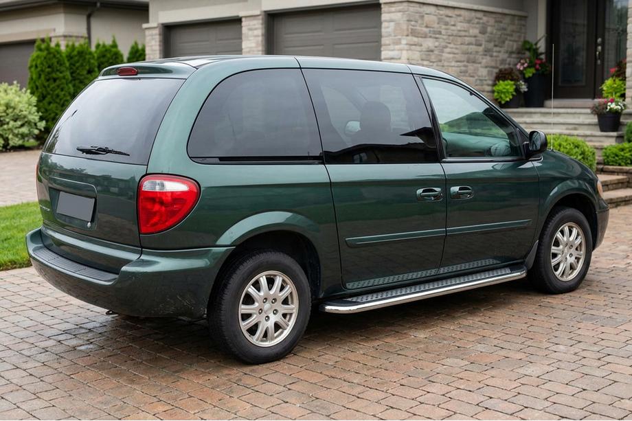 Chrysler Voyager 2001-2007 рр. Бокові пороги Maydos V2 (2 шт., алюміній) Image