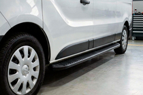 Opel Vivaro 2001-2015 рр. Бокові пороги Tayga Black (2 шт., алюміній) фото 1