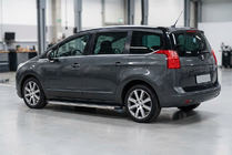Peugeot 5008 2009-2016 рр. Бокові пороги BlackLine (2 шт., алюміній) фото 1
