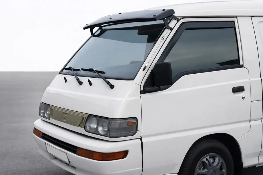 Mitsubishi L300 1986-2013 рр. Козирьок на лобове скло Image