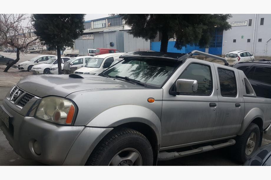 Nissan NP300 1999-2015 рр. Козирьок на лобове скло (чорний глянець, 5мм) Фото 9