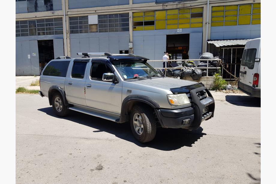 Nissan NP300 1999-2015 рр. Козирьок на лобове скло (чорний глянець, 5мм) Фото 3