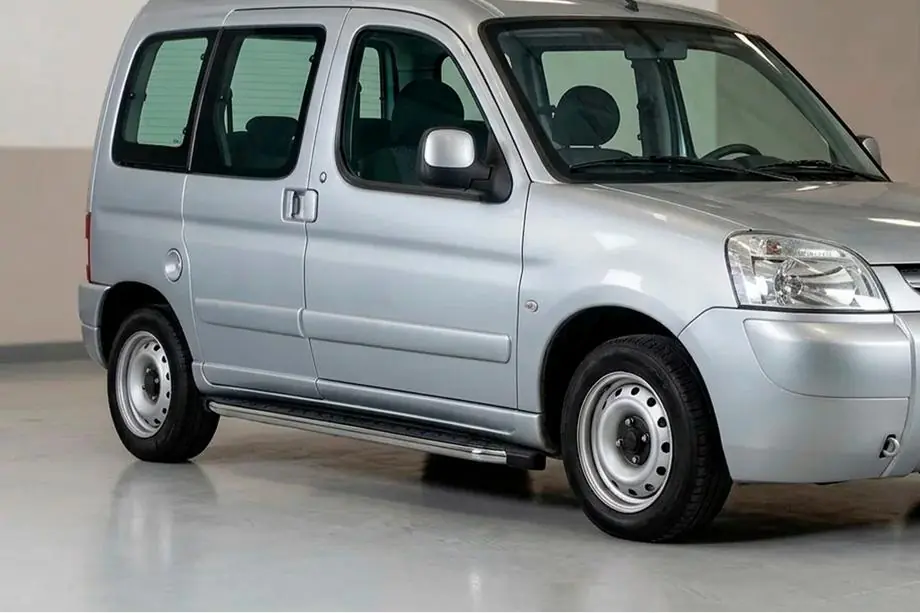 Peugeot Partner 1996-2008 рр. Бокові пороги BlackLine (2 шт., алюміній) Фото 1