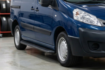 Citroen Jumpy 2007-2017 рр. Бокові пороги Tayga Black (2 шт., алюміній) фото 1