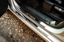 Skoda Octavia III A7 2013-2019 рр. Накладки на пороги Carmos V1 (8 шт., нерж.) фото 5