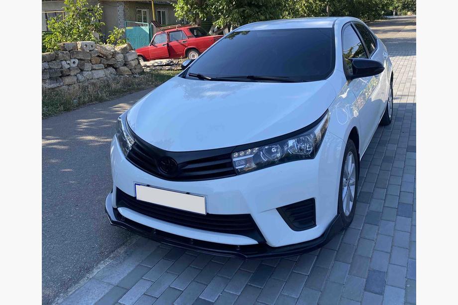 Toyota Corolla 2013-2019 рр. Накладка на передній бампер ЛИП (чорна) Image