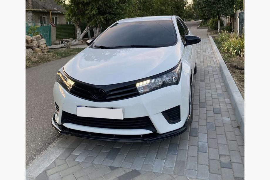 Toyota Corolla 2013-2019 рр. Накладка на передній бампер ЛИП (чорна) Фото 3