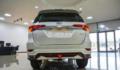 Toyota Fortuner 2015- рр. Комплект обвісів Lexus-TRD V2 фото 3