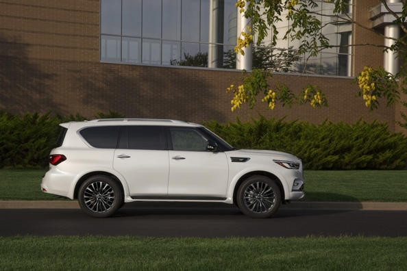 Флагманський позашляховик Infiniti QX80 отримав оновлення Фото 2