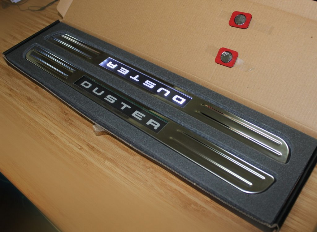 Бездротові пороги з підсвічуванням на Renault Duster