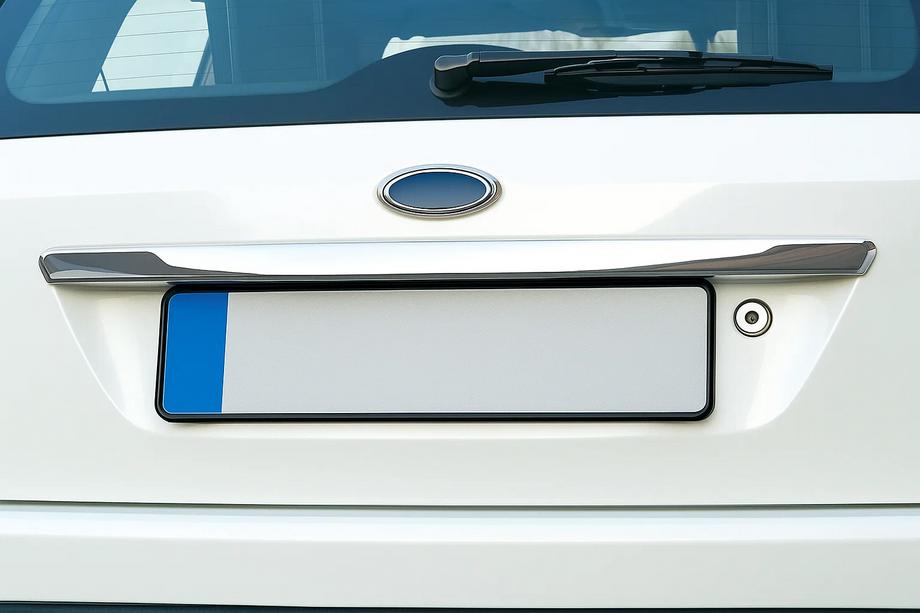 Ford Fiesta 2002-2008 рр. Накладка над номером (нерж.) Carmos - Турецька сталь Фото 4