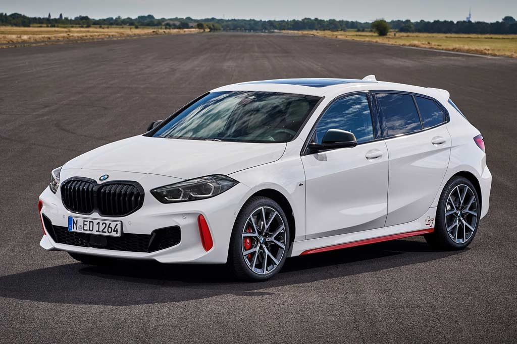Представлений заряджений передньопривідний хетчбек BMW 128ti