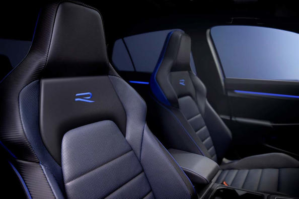 Представлена ​​гаряча модифікація хетчбека Volkswagen Golf R восьмого покоління Фото 5