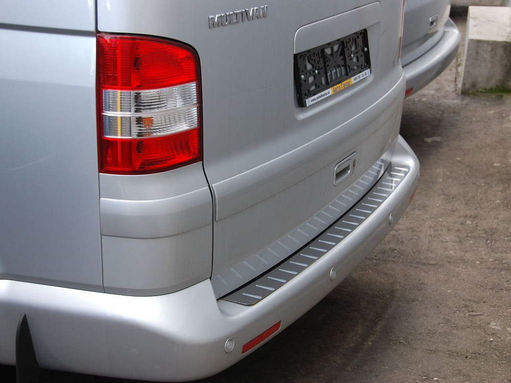 Хром накладка на задній бампер Volkswagen T5 Multivan