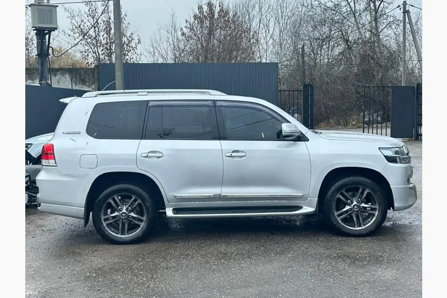 Toyota Land Cruiser 200 2007-2021 рр. Комплект рестайлінгу з LC200 2008-2015 на 2021 Executive Фото 37