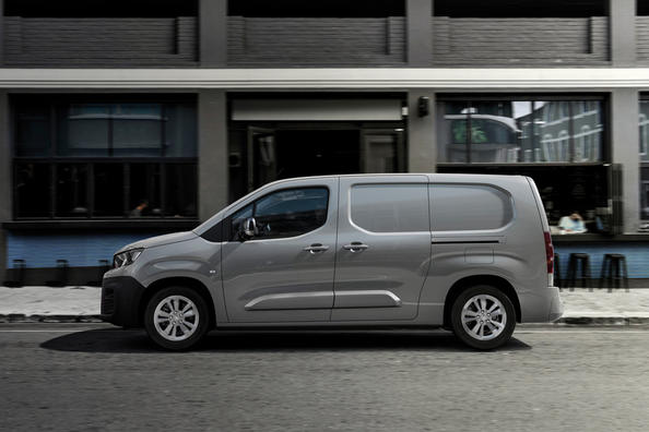 Peugeot Partner отримав електричну модифікацію Фото 3
