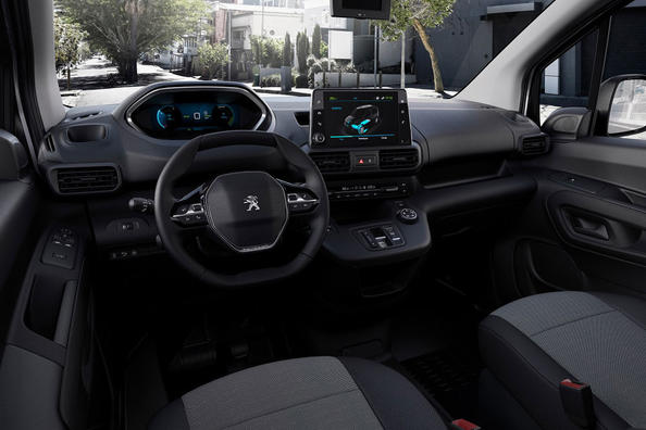 Peugeot Partner отримав електричну модифікацію Фото 5