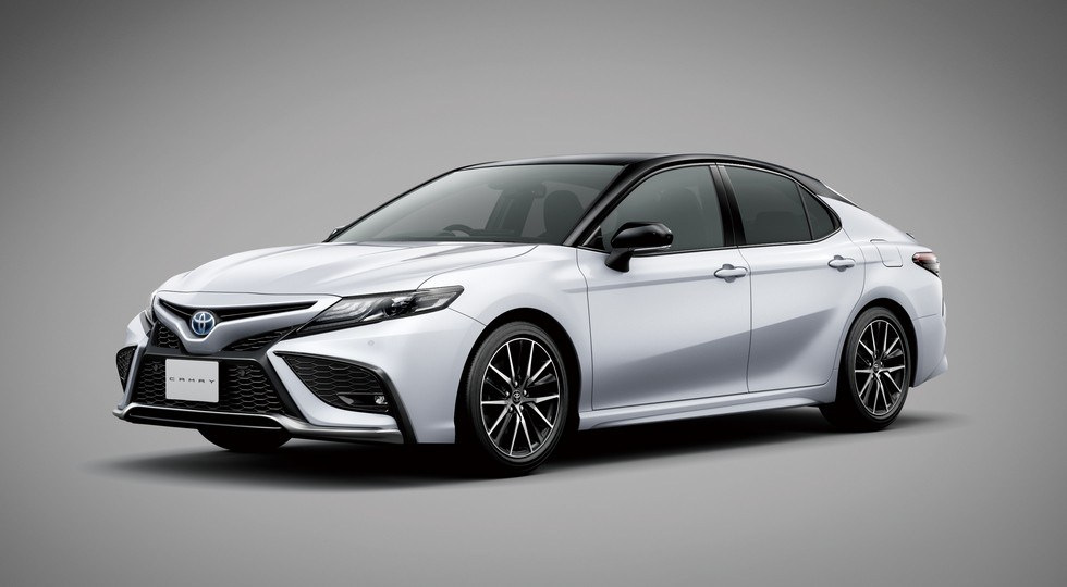 Оновлена Toyota Camry дебютує в Японії