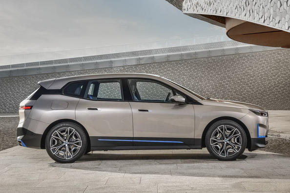 Електричний кросовер BMW iX - технологічний флагман німецької марки Фото 3