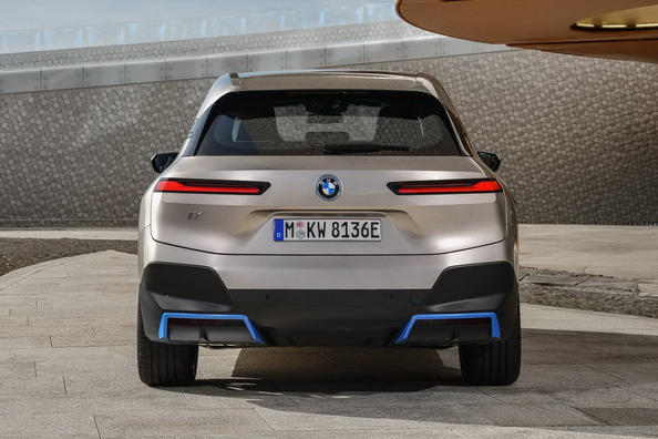 Електричний кросовер BMW iX - технологічний флагман німецької марки Фото 2