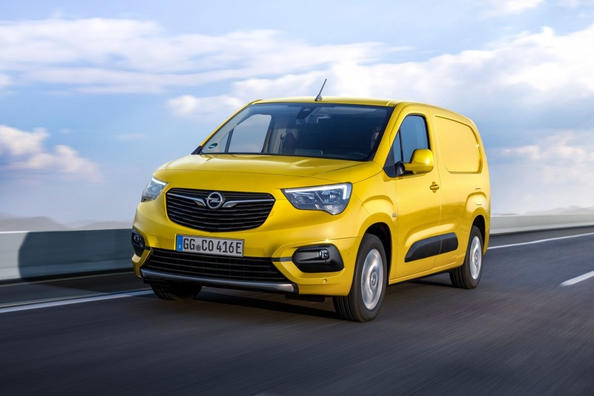З’явилася електрична модифікація компактвена Opel Combo Фото 5