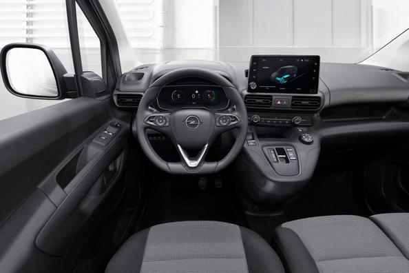 З’явилася електрична модифікація компактвена Opel Combo Фото 3