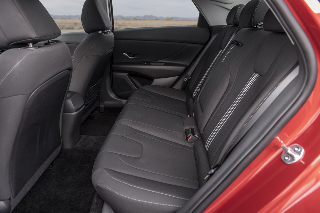 Огляд Hyundai Elantra сьомого покоління