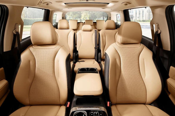 Огляд мінівена KIA Carnival нового покоління Фото 7