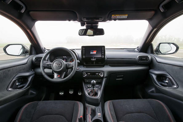 Спортивний повнопривідний хетчбек Toyota GR Yaris Фото 8