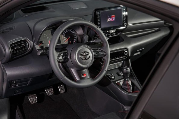 Спортивний повнопривідний хетчбек Toyota GR Yaris Фото 9