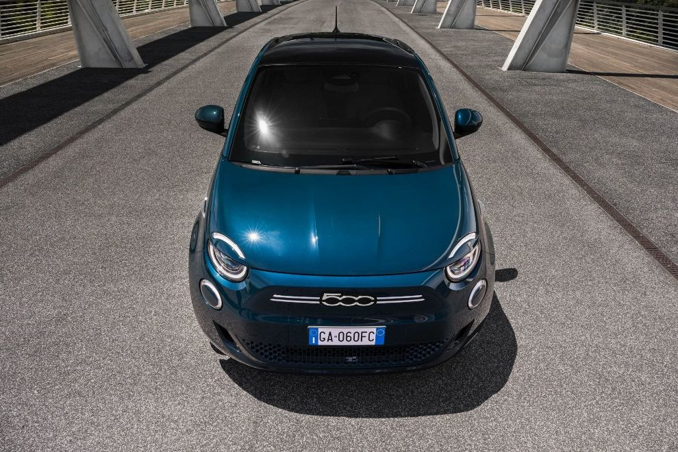 Огляд електричного субкомпактного хетчбека Fiat 500e