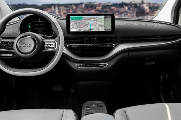 Огляд електричного субкомпактного хетчбека Fiat 500e Фото 7
