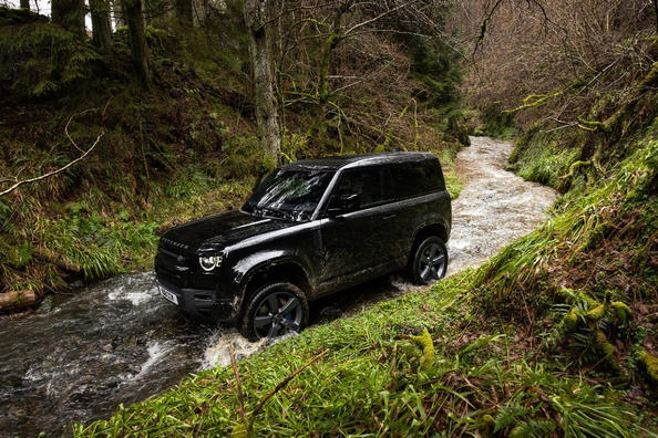 Позашляховик Land Rover Defender обзавівся 520-сильним мотором Фото 3