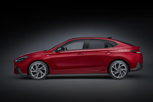 Огляд оновленого лифтбека Hyundai i30 Fastback Фото 4