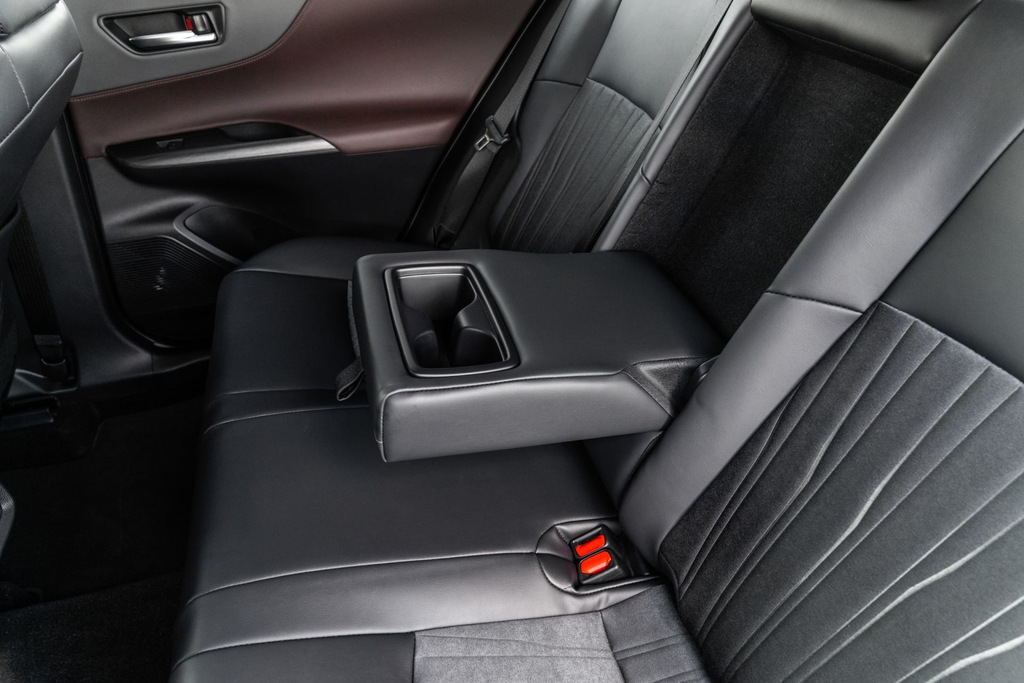 Огляд гібридного кросовера Toyota Venza
