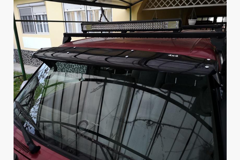 Nissan Patrol Y61 1997-2011 рр. Козирок на лобове скло Фото 3