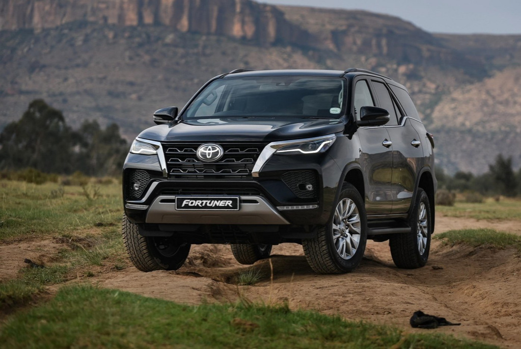Огляд оновленого позашляховика Toyota Fortuner