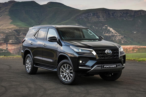 Огляд оновленого позашляховика Toyota Fortuner Фото 2