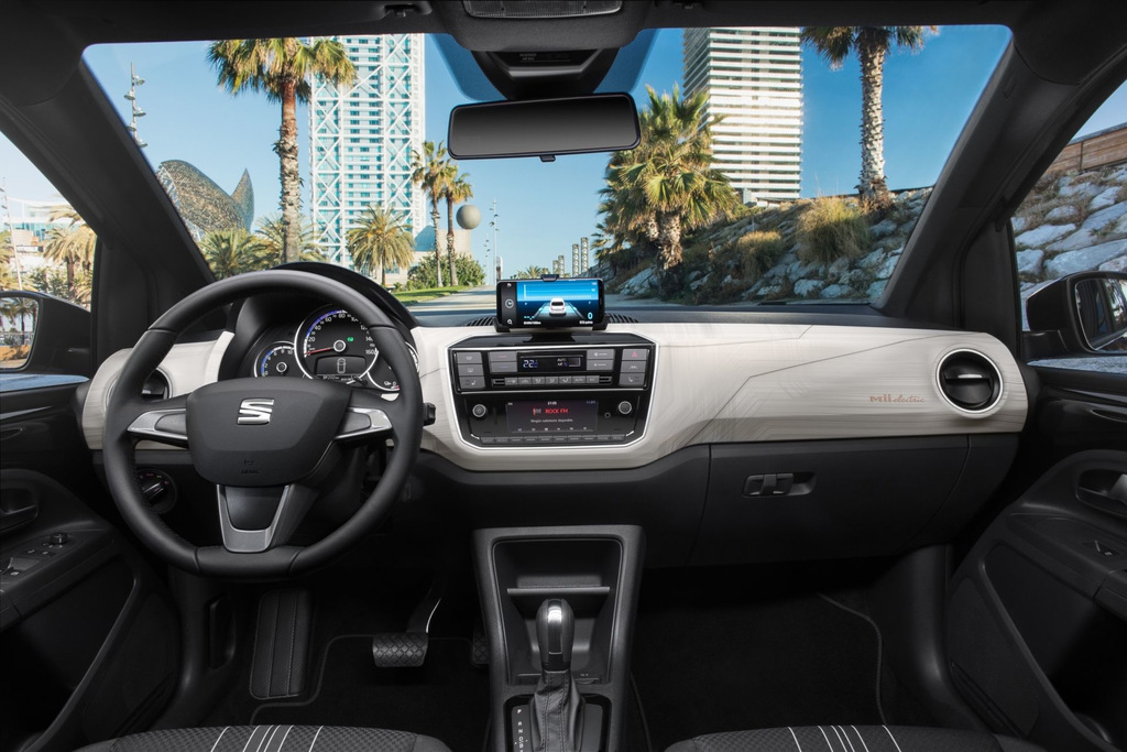 Огляд компактного електричного хетчбека SEAT Mii Electric