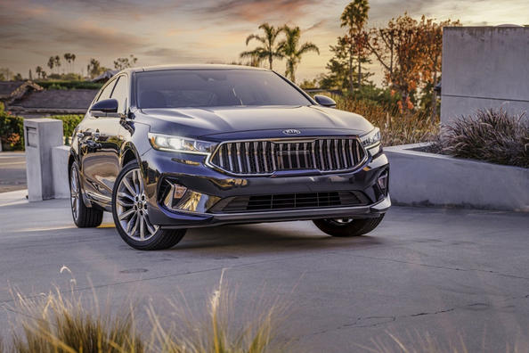Огляд модернізованого седана KIA Cadenza Фото 2