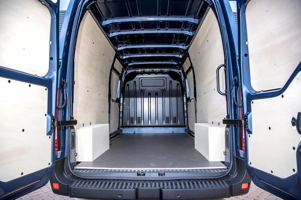 Огляд оновленого фургона Renault Master Фото 8