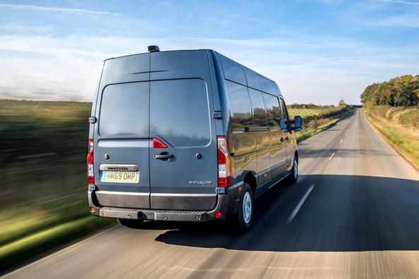Огляд оновленого фургона Renault Master Фото 6