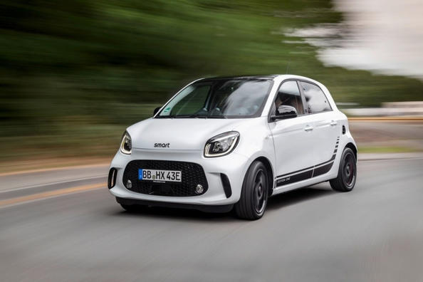 Електричний чотиридверний хетчбек Smart EQ forfour