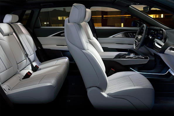 Кросовер Cadillac Lyriq - перший серійний електромобіль американської марки Фото 6