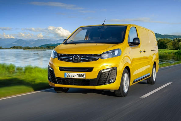Огляд електричного фургона Opel Vivaro-e Фото 4