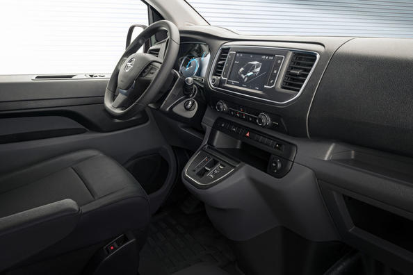 Огляд електричного фургона Opel Vivaro-e Фото 6