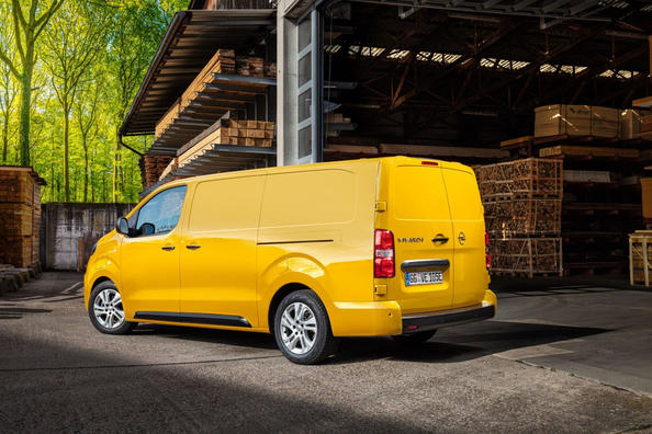 Огляд електричного фургона Opel Vivaro-e Фото 5