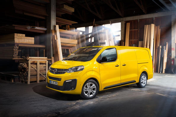 Огляд електричного фургона Opel Vivaro-e Фото 2